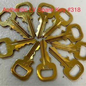 💯 Auth LV Spare Key #318
